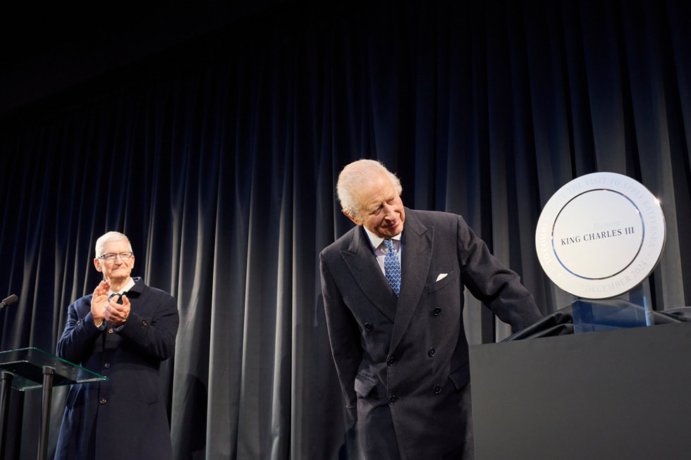 Apple-Battersea-community-impact-King-Charles-III-receiving-plaque_big.jpg.large_