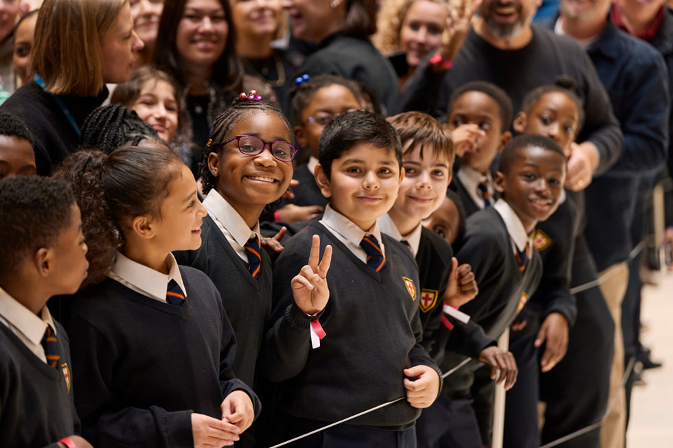 Apple-Battersea-community-impact-students-of-St-Georges-CE-Primary-School_big.jpg.large_